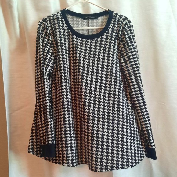 Black & White Pattern Sweater  *BOGO* - Picture 1 of 6